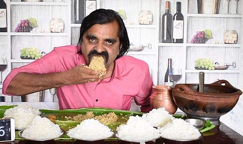 പതിനെട്ട് മിനിറ്റില്‍ ഒമ്പത് പ്ലേറ്റ് ചോറ്, കൂട്ടിന് മീന്‍ കറിയും രസവും തൈരും; ശാപ്പാടുരാമന്റെ വീഡിയോ വൈറല്‍ 