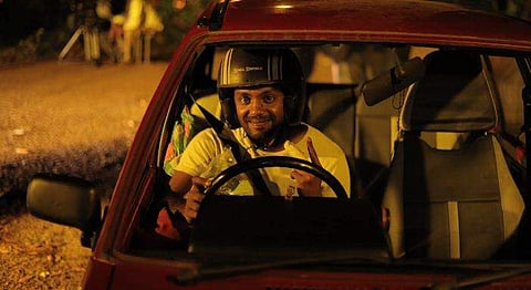 'നിങ്ങളോക്കെ കാരണം റീടേക്ക് പോയി, രണ്ടാമത്തെ പ്രാവശ്യം നല്ല ഇടിയും കിട്ടി'; അപകടരംഗം ഷൂട്ട് ചെയ്യാന്‍ ഹെല്‍മറ്റും വെച്ച് ഡ്രൈവിങ് സീറ്റില്‍ ഇരുന്ന് ലില്ലിയുടെ സംവിധായകന്‍