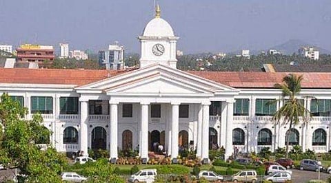 ശമ്പളം മുഴുവനും വേണോ? കൃത്യസമയത്ത് ജോലിക്കെത്തണം; സെക്രട്ടറിയേറ്റ് ജീവനക്കാരുടെ അക്കൗണ്ടും പഞ്ചിങ് റിപ്പോര്‍ട്ടും ബന്ധിപ്പിക്കുന്നു 