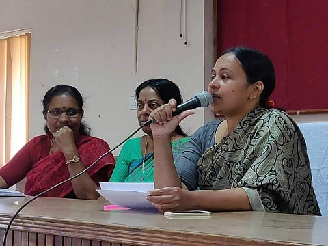 10,000 രൂപ ദുരിതാശ്വാസ സഹായം നല്‍കുന്നതില്‍ വീഴ്ച പറ്റിയെന്ന് വീണാ ജോര്‍ജ്ജ് എംഎല്‍എ