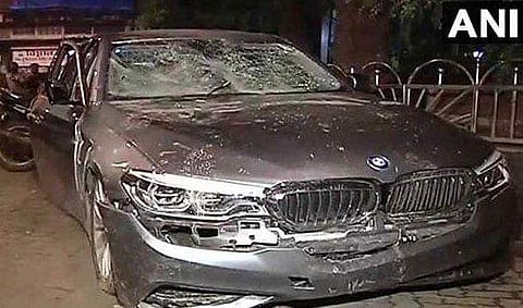 കാല്‍നടയാത്രക്കാരെ ഇടിച്ച് തെറിപ്പിച്ച് ബിഎംഡബ്ല്യു; നാല് കിലോമീറ്റര്‍ പിന്തുടര്‍ന്ന് പിടികൂടി പൊലീസ്