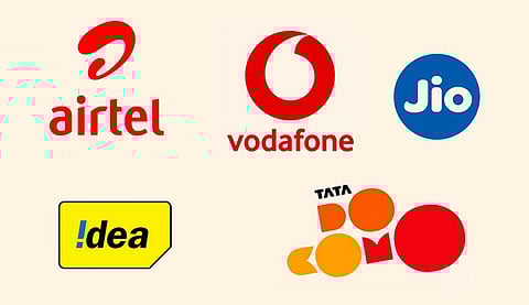 മൊബൈല്‍ ഫോണ്‍ കമ്പനികളുമായി ബന്ധിപ്പിച്ചവരുടെ ആധാര്‍ വിവരങ്ങള്‍ ഡി-ലിങ്ക് ചെയ്യണം ; കേന്ദ്ര ടെലികോം മന്ത്രിക്ക് കത്ത്