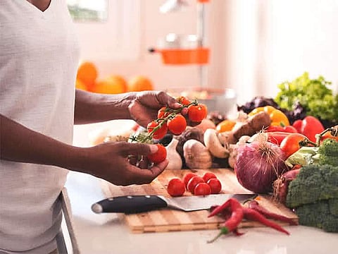 ഷിഫ്റ്റിന് അനുസരിച്ചല്ല ആഹാരം കഴിക്കേണ്ടത്, ആരോഗ്യത്തിനനുസരിച്ചാണ്: ആഹാരം പത്ത് മണിക്കൂറിനുള്ളില്‍ തീര്‍ക്കണം