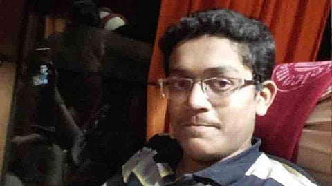 തൂങ്ങിമരിച്ച മകന്റെ മരണത്തില്‍ ദുരൂഹത: അമ്മ പൊലീസില്‍ പരാതി നല്‍കി