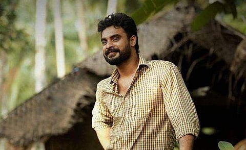 തീവണ്ടി കണ്ടാല്‍ രണ്ടുണ്ട് കാര്യം, സിനിമയും കാണാം പുകവലിയും ഉപേക്ഷിക്കാം; ടൊവിനോ ചിത്രം കണ്ട് പ്രേക്ഷകര്‍ വലി നിര്‍ത്തി