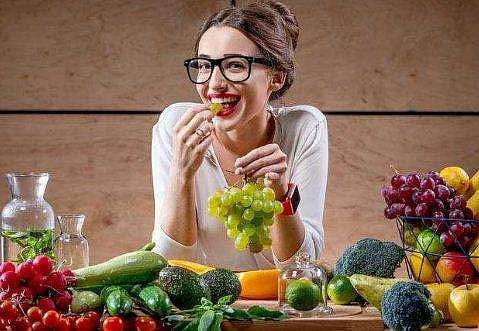 ഉന്‍മേഷം കിട്ടാന്‍ ഭക്ഷണം കഴിച്ചാലോ? തലച്ചോര്‍ അതിവേഗം ആക്ടീവാകുമെന്ന് പഠന റിപ്പോര്‍ട്ട്