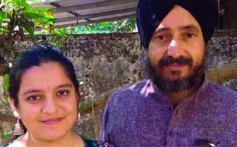 'കാഴ്ച കാണാനല്ല, ലോകചരിത്രത്തിലെ കണ്ണിയാവാന്‍... '; വനിതാമതിലില്‍ അണി ചേരാന്‍ കശ്മീരിലെ മഞ്ഞുതാഴ് വരയില്‍ നിന്നും  കവിയും കുടുംബവും 