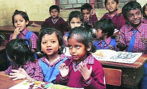 പ്രസന്റ് ടീച്ചര്‍ വേണ്ട, പകരം 'ജയ് ഹിന്ദ്, ജയ്ഭാരത്' ; പരിഷ്‌കാരം ഇന്നു മുതല്‍