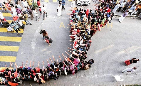 ഇത് ചരിത്രം, വനിതകളുടെ വന്‍മതില്‍ 