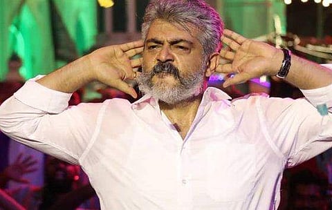 'തല'യുടെ കട്ടൗട്ടില്‍ പാലഭിഷേകം നടത്തുന്നതിനിടെ അപകടം ; അഞ്ച് ആരാധകര്‍ക്ക് പരിക്ക് (വീഡിയോ)