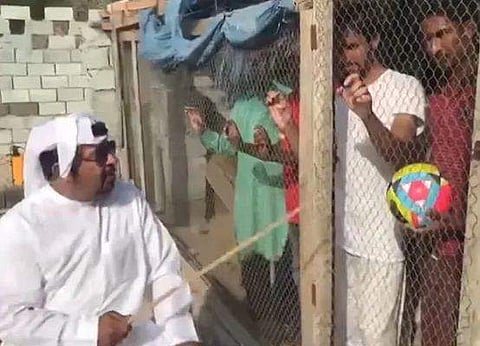 ഇന്ത്യൻ ഫുട്ബോൾ ആരാധകരെ പക്ഷിക്കൂട്ടിലടച്ച് മത്സര ഫലം പറയിച്ചു; യുഎഇ പൗരൻ അറസ്റ്റിൽ