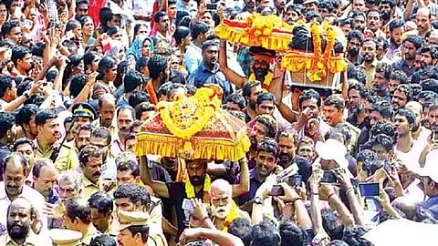 തിരുവാഭരണങ്ങള്‍ പോയതുപോലെ തിരിച്ചുവരില്ലെന്ന് ഭീഷണി; സുരക്ഷയ്ക്കായി ഹൈക്കോടതിയെ സമീപിച്ചതായി ശശികുമാരവര്‍മ 