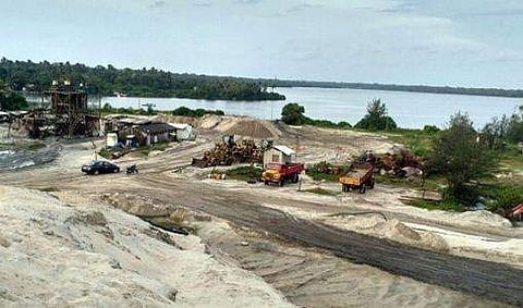 ആലപ്പാട്ട്  കരിമണല്‍ ഖനനത്തില്‍ ദേശീയ ഹരിത ട്രൈബ്യൂണല്‍ ഇടപെടുന്നു ; കേസ് നാളെ പരിഗണിക്കും