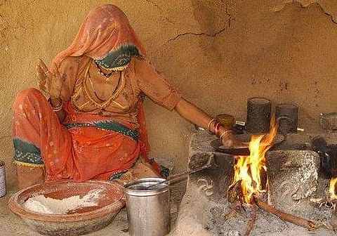 സ്ത്രീകള്‍ തട്ടമിട്ട് മുഖം മറയ്‌ക്കേണ്ട ആവശ്യമില്ല, തലയുയര്‍ത്തി നടക്കൂ ; നല്‍കേണ്ടത് ഉന്നത വിദ്യാഭ്യാസമെന്ന് ഖാപ് പഞ്ചായത്ത് 