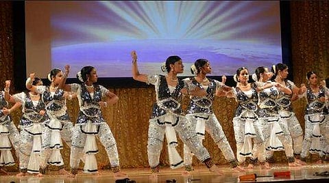 സിനിമാറ്റിക് ഡാന്‍സും പാട്ടും സ്‌കൂളില്‍ വേണ്ട ; 'ആഭാസം' അതിരുകടക്കുന്നുവെന്ന് വിദ്യാഭ്യാസ വകുപ്പ്‌ 