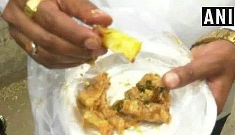 ഓര്‍ഡര്‍ ചെയ്തത് പനീര്‍ മസാല; പാഴ്‌സലായെത്തിയതില്‍ പ്ലാസ്റ്റിക് 'പനീര്‍' !