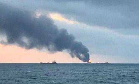 എണ്ണക്കപ്പലുകള്‍ക്ക് തീ പിടിച്ചു; 11 മരണം, ഒന്‍പത് പേരെ കാണാനില്ല, കപ്പലില്‍ ഏഴ് ഇന്ത്യാക്കാരും 