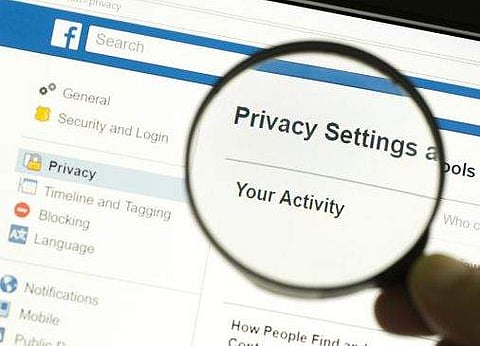 സോഷ്യല്‍ മീഡിയ പാസിവ് സ്‌മോക്കിങ് പോലെ; കൂട്ടുകാര്‍ മതി, വിവരം ചോരും!