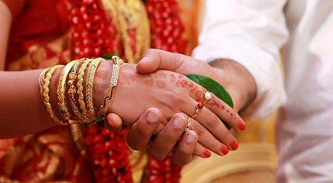 വരന്‍ മുങ്ങി, സുഹൃത്തിന്റെ സഹോദരന്‍ താലി ചാര്‍ത്തി