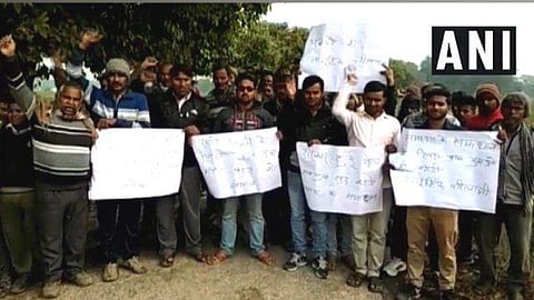 കുടിവെള്ളമില്ല, വാങ്ങാന്‍ പണവുമില്ല; സ്വയം ലേലത്തിന് തയ്യാറായി 50യുവാക്കള്‍