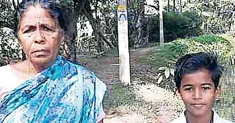 ഹൗസ്‌ബോട്ട് ഇടിച്ച് വഞ്ചി മറിഞ്ഞു; മുങ്ങിപ്പോയ അമ്മൂമ്മയുടെ കൈപിടിച്ച് ആറാം ക്ലാസുകാരന്‍ നീന്തിയത് ജീവിതത്തിലേക്ക്