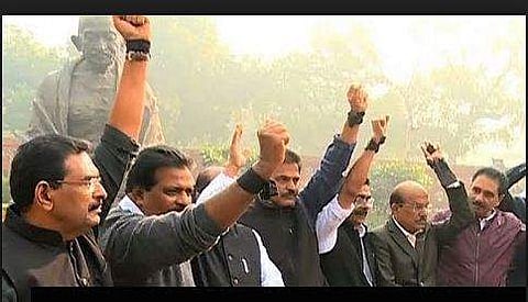 ശബരിമല വിധി; ഓർഡിനൻസ് ആവശ്യപ്പെട്ട് പ്രധാനമന്ത്രിയെ കാണുമെന്ന വിഷയത്തിൽ യുഡിഎഫില്‍ ഭിന്നത