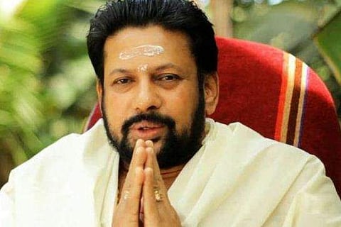 തന്ത്രിയുടെ നടപടി കോടതിയലക്ഷ്യം, ബോര്‍ഡിനോട് ചോദിക്കാതെ നടയടച്ചത് ഗുരുതര പിഴവെന്ന് ദേവസ്വം കമ്മീഷണര്‍;  നോട്ടീസ് നല്‍കിയേക്കും