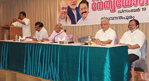 മുഖ്യമന്ത്രിയെ താഴെ ഇറക്കുംവരെ സമരം ; സാഹചര്യങ്ങള്‍ അനുകൂലമെന്ന് ബിജെപി വിലയിരുത്തല്‍