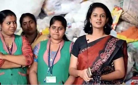 മറ്റൊരാള്‍ ഉപയോഗിച്ച് ഉപേക്ഷിച്ച സാരിയുടുത്താല്‍ ഒന്നും വരില്ല: മാതൃകയായി കെ വാസുകി, വീഡിയോ