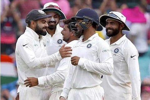 വെളിച്ചക്കുറവ് ഓസീസിന്റെ രക്ഷയ്‌ക്കെത്തി; മൂന്നാം ദിനം ആറ് വിക്കറ്റ് നഷ്ടപ്പെട്ട് ആതിഥേയര്‍, 386 റണ്‍സ് ലീഡുമായി ഇന്ത്യ