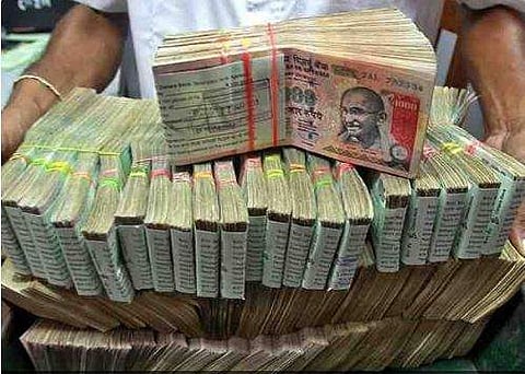 സിനിമാതാരങ്ങളുടെ വീട്ടില്‍ നിന്നും കണ്ടെടുത്തത് കോടികളുടെ കറന്‍സിയും 25 കിലോ സ്വര്‍ണവും ; ഭൂമി ഇടപാടിന്റെ രേഖകള്‍; നടന്മാരും നിര്‍മ്മാതാക്കളും നിരീക്ഷണത്തില്‍