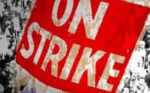 ദേശീയ പണിമുടക്ക് ആരംഭിച്ചു; സംസ്ഥാനത്ത് ട്രെയിനുകള്‍ തടയുന്നു, കടകള്‍ അടയ്ക്കില്ലെന്ന് വ്യാപാരികള്‍