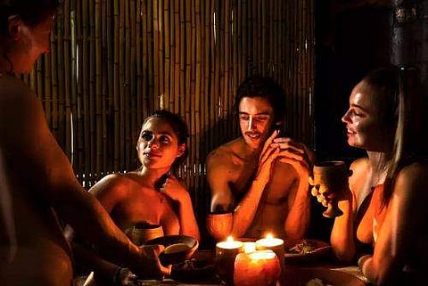നഗ്നരായി ഭക്ഷണം കഴിക്കാന്‍ ആളുകള്‍ ഇല്ല; പാരീസിലെ ആദ്യത്തെ നഗ്ന റസ്റ്റോറന്റ് അടച്ചുപൂട്ടുന്നു