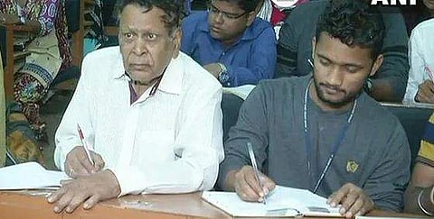 രാഷ്ട്രീയം ബോറഡിക്കുന്നു; 81 -ാം വയസ്സിൽ മുൻ എംപി കോളെജിൽ!