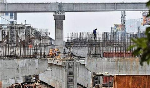 വലിയ വാഹനങ്ങള്‍ മെട്രോ പാളത്തില്‍ മുട്ടുമോ?; സോഷ്യല്‍ മീഡിയയില്‍ പ്രചാരണം ; നിഷേധിച്ച് അധികൃതര്‍