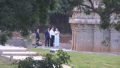ഷി ജിന്‍ പിങിന് പൈതൃക സ്മാരകങ്ങള്‍ പരിചയപ്പെടുത്താന്‍ മുണ്ടുടുത്ത് മോദി (വീഡിയോ)