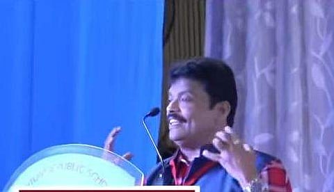 'ജഗദീഷിന്റെ ഭാര്യയുടെ ഗതികേട്; പകല്‍ മുഴുവന്‍ ആശുപത്രി ശവങ്ങളുടെ കൂടെ, വൈകിട്ട് വീട്ടില്‍ വന്നാല്‍ മറ്റൊരു ശവത്തിന്റെ കൂടെ'; പ്രസംഗം വൈറല്‍