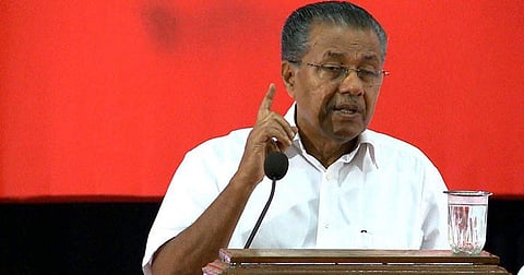 'ഹിന്ദുവിന്റെ അട്ടിപ്പേറവകാശം ആരുടെയെങ്കിലും കക്ഷത്ത് ഏല്‍പ്പിച്ച് നല്‍കിയിട്ടുണ്ടോ'; ചെന്നിത്തലയ്ക്ക് പിണറായിയുടെ മറുപടി 