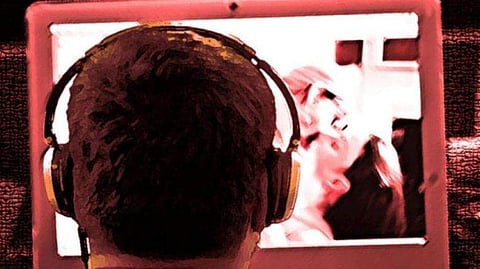  അശ്ലീല സൈറ്റുകൾ കാണുന്നവ‌ർക്ക് പിടിവീഴും; പൊലീസ് റെയ്ഡ്  