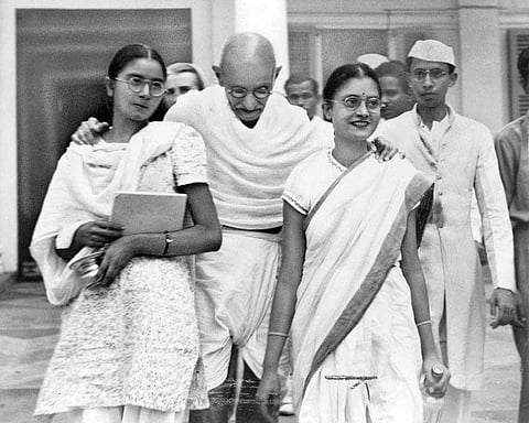 ജീവചരിത്രങ്ങള്‍ ഒളിഞ്ഞുനോക്കുമ്പോള്‍: മധുസൂദന്‍ വി എഴുതുന്നു