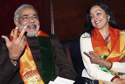 മോദിയെ പോലെ ഒരു പ്രധാനമന്ത്രിയെ ഇനി രാജ്യത്തിന് കിട്ടില്ല; പുകഴ്ത്തി ഹേമമാലിനി (വീഡിയോ)