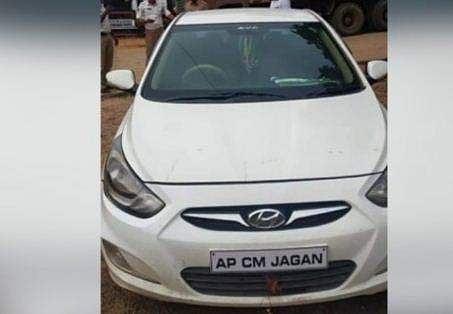 ടോളില്‍ നിന്നും രക്ഷപ്പെടാന്‍ കാറില്‍ മുഖ്യമന്ത്രിയുടെ പേരില്‍ ബോര്‍ഡ് ; ഉടമസ്ഥന്‍ പിടിയില്‍