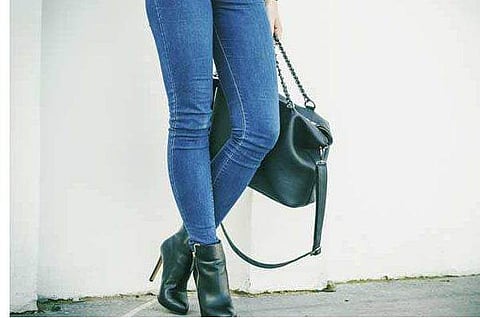 ജീന്‍സും കയ്യില്ലാത്ത ടോപ്പും ധരിച്ചുവന്നു; ഡ്രൈവിങ് ടെസ്റ്റ് നിഷേധിച്ചതായി യുവതിയുടെ പരാതി