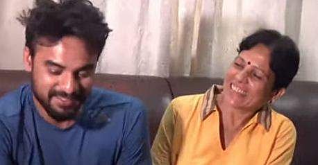 'സന്ദീപിനെ നേരില്‍ കണ്ട പോലെ'; ആ അമ്മ  പറഞ്ഞു, മകനായി വാങ്ങിയ ടീ ഷര്‍ട്ടുകള്‍ ടൊവിനോയ്ക്ക്