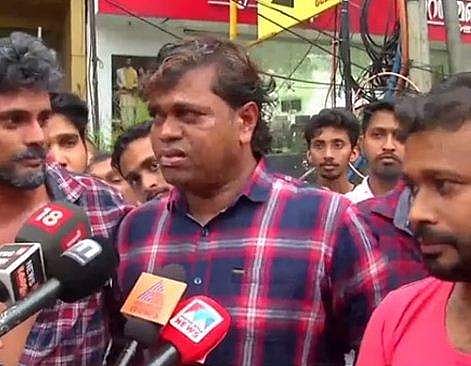 'എനിക്കിനി മക്കള്‍ വേണ്ട, അത്രക്ക് വിഷമമുണ്ട്': വാളയാര്‍ വിഷയത്തില്‍ വൈകാരികമായി പ്രതികരിച്ച് സാജു നവോദയ