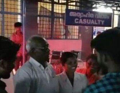 കോന്നിയില്‍ തെരഞ്ഞെടുപ്പ് പ്രചാരണത്തിനിടെ മന്ത്രി എംഎം മണിക്ക് പരുക്ക്; ചികിത്സ തേടി