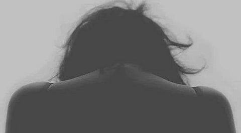 ആഹാരത്തില്‍ തലമുടി; ഭാര്യയുടെ തല മൊട്ടയടിച്ച് ഭര്‍ത്താവ്! അറസ്റ്റ്