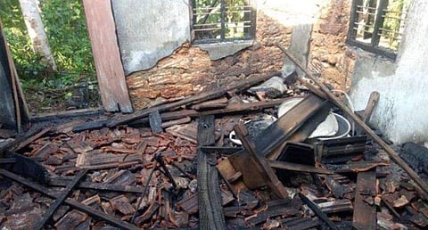 ഇടിമിന്നലേറ്റ് അംഗനവാടിയ്ക്ക് തീ പിടിച്ചു; വന്‍ ദുരന്തം ഒഴിവായത് തലനാരിഴയ്ക്ക്