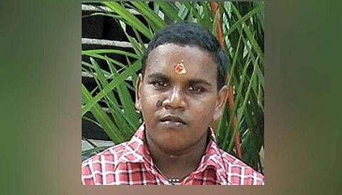 എന്‍ജിനീയറിങ് വിദ്യാര്‍ത്ഥി കുളിമുറിയില്‍ മരിച്ചനിലയില്‍; ദുരൂഹത ആരോപിച്ച് ബന്ധുക്കള്‍ 