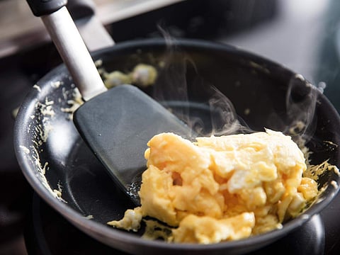 പ്ലാസ്റ്റിക് സ്പൂണുകളും ചട്ടുകങ്ങളും ഉപയോഗിക്കാറുണ്ടോ?; നിങ്ങളുടെ കരളിന് വരെ തകരാര്‍ സംഭവിക്കാം, പഠനം